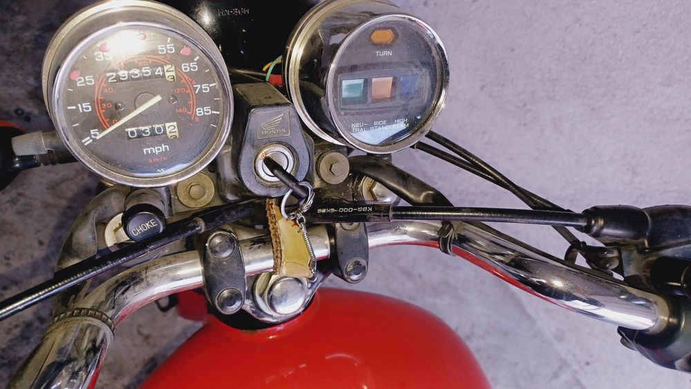 Мотоциклет Хонда CB250 Honda HONDA
