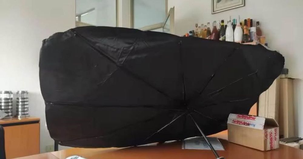 Umbrelă parasolar auto
