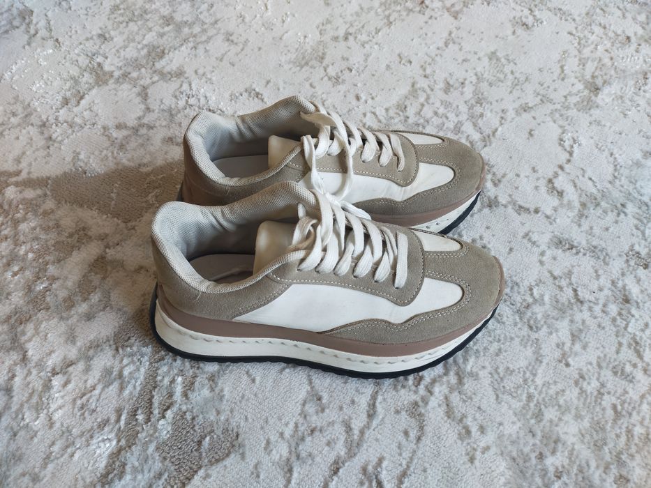 Кроссовки продам