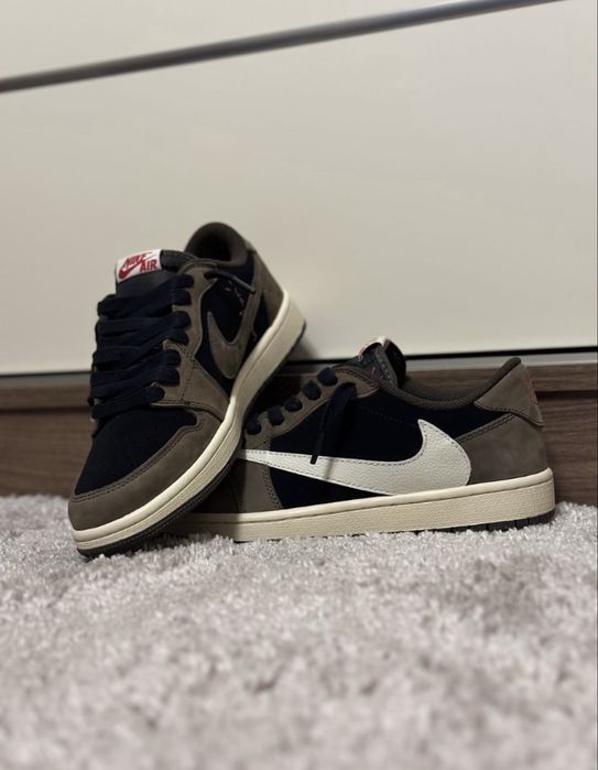 Jordan 1 x Travis Scott