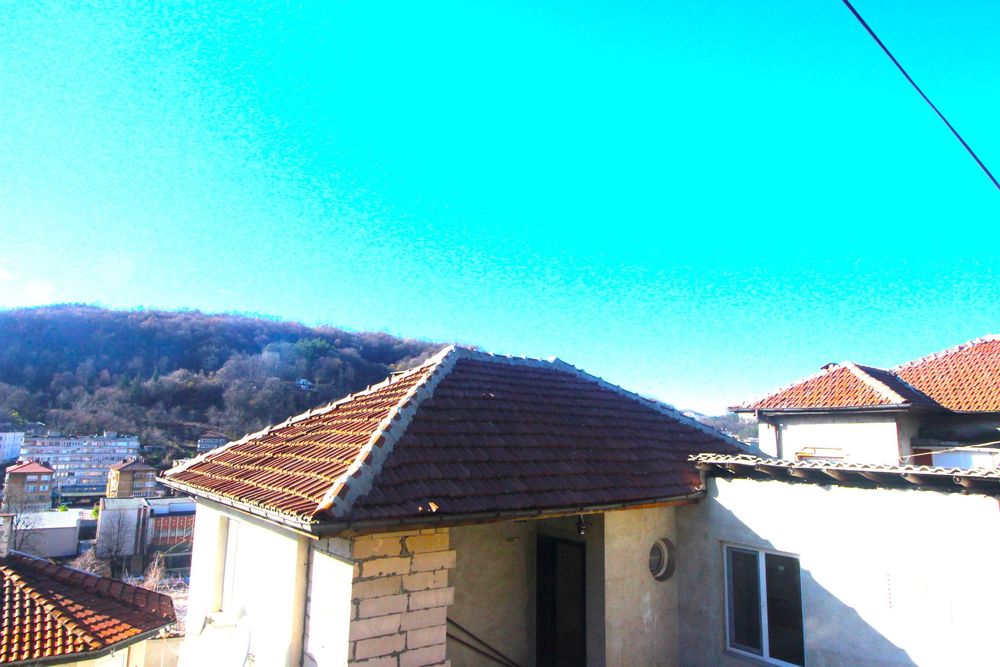 Къща с двор в центъра на гр. Габрово