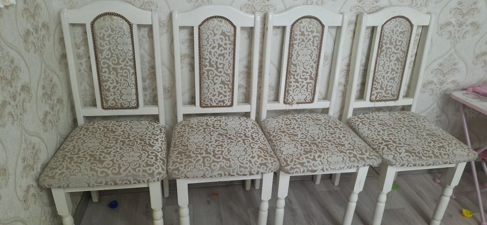 Продаю срочно стол со стульми