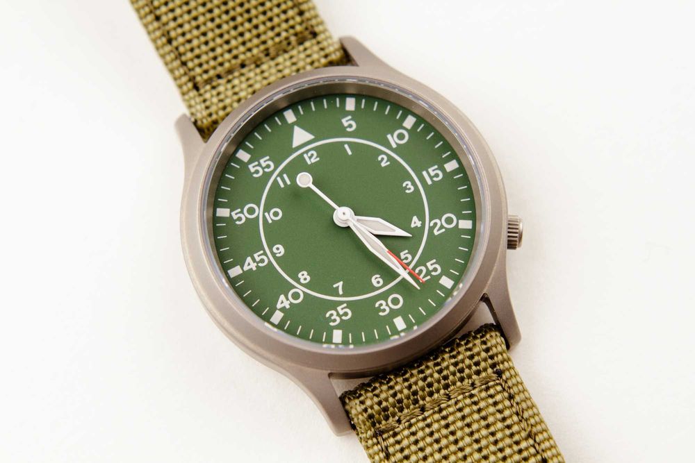 Мъжки пилотски часовник Berny. Нов с титаниев корпус.