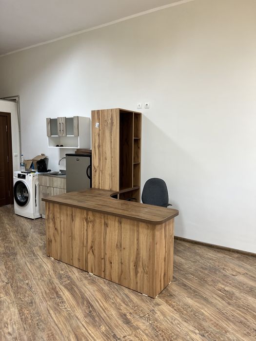 Бюро с етажерка