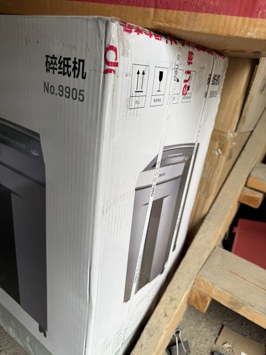 Уничтожитель бумаги 9905 deli ( shredder ) orginal