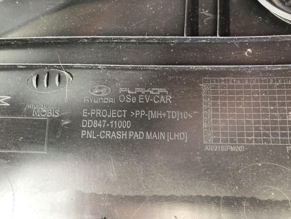 Продавам оригинално арматурно табло за Hyundai Kona