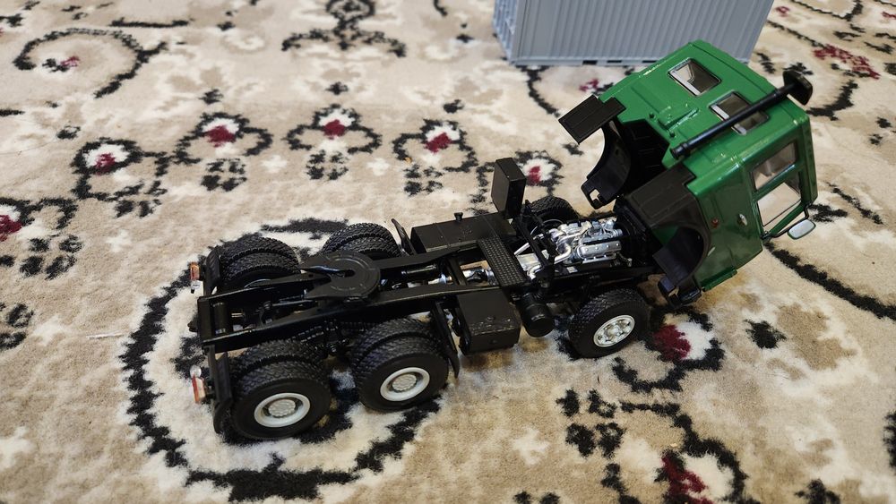 Масштабный модель МАЗ 6422 контейнеовоз