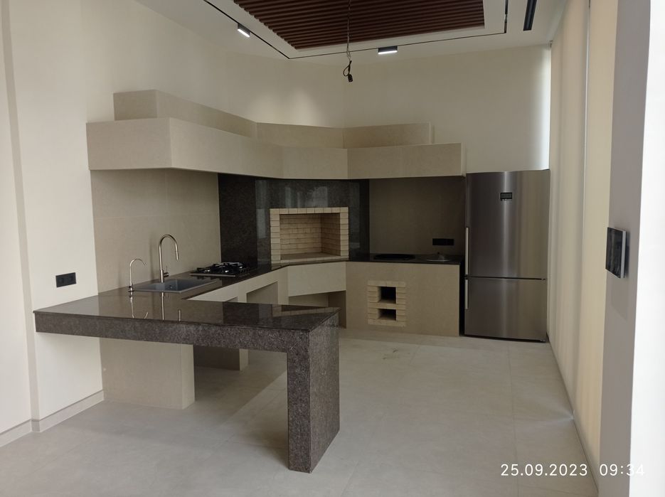 Летняя кухня Барбекю очаг камин пицца печь.