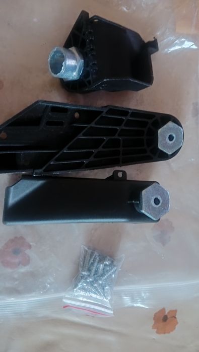 Продавам нови крачета за фар Мерцедес w218