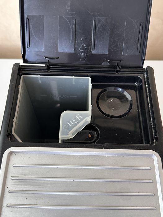 Продам кофемашину Delonghi