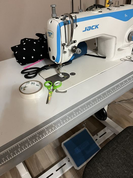 Швейная машинка jack f 5