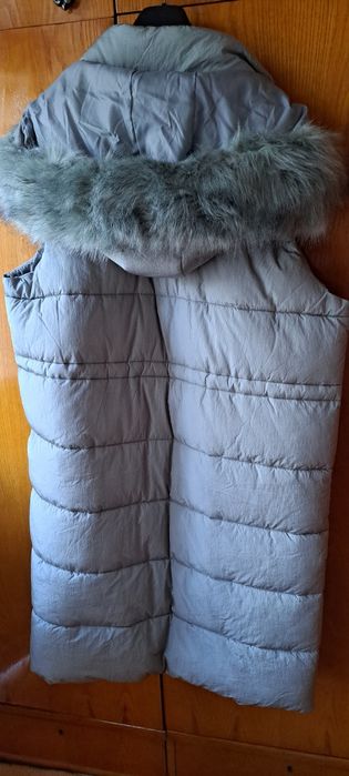 Дамски дъгъг ватиран елек с качулка.