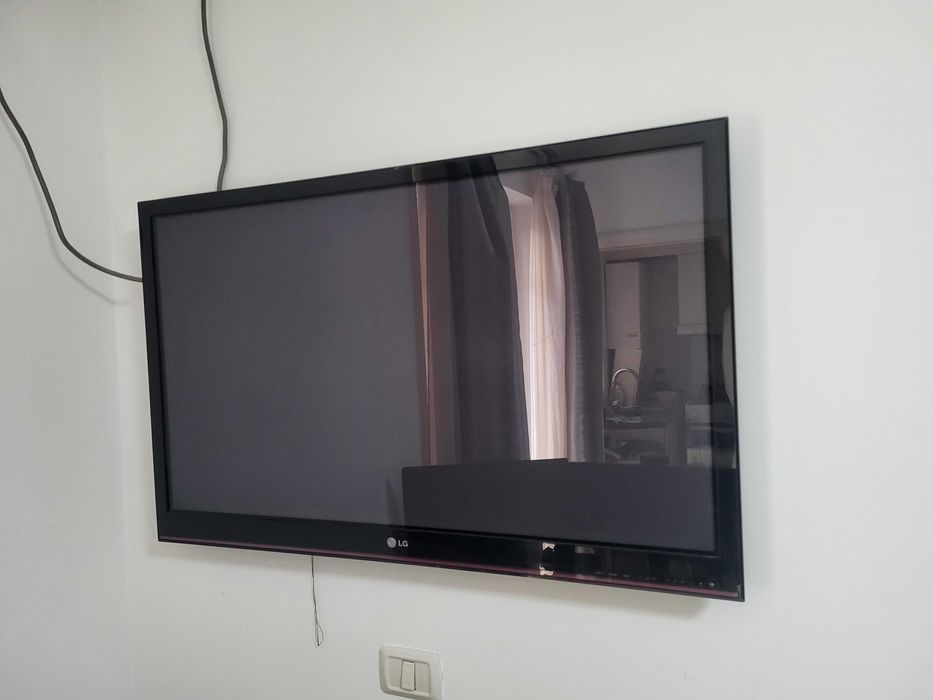 Televizor LCD LG 107 cm