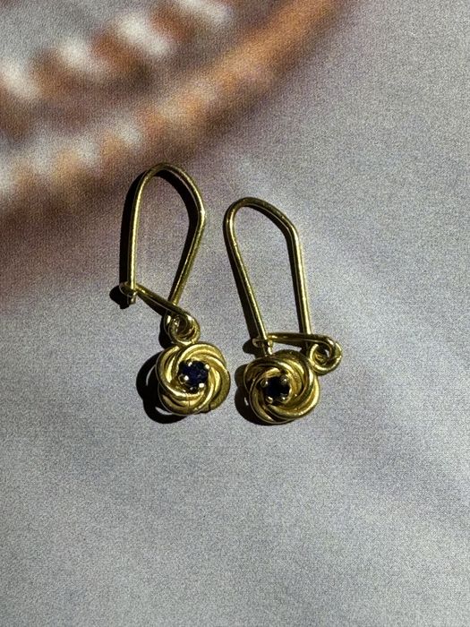 Vand cercei din aur 18 k cu safir