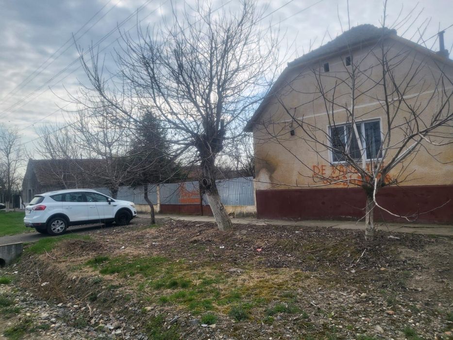 Casa batraneasca cu teren 3000mp si proiect qutorizat ptr edificarea unui centru de batrani se vinde tot inclusiv proiectul cu autorizatii