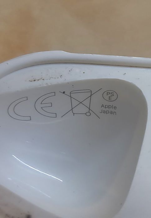 Apple Airpods Charging Case
зарядна кутия А1602