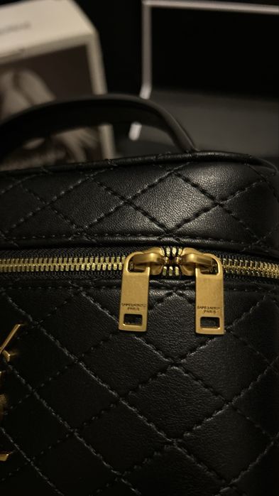 Geanta YSL pe stoc