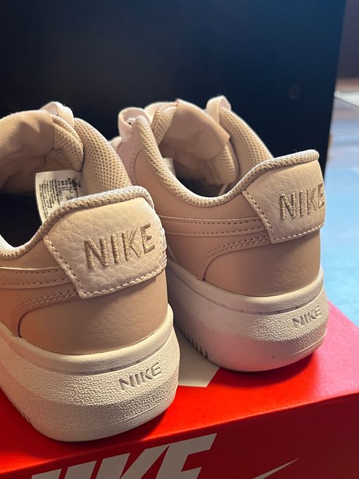 W NIKE Court vision alta ltr