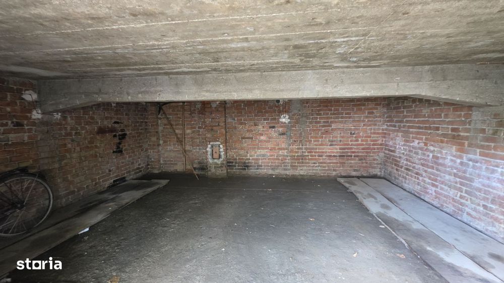 Apartament cu 4 camere , garaj si teren de 420 mp de vanzare zona Sub