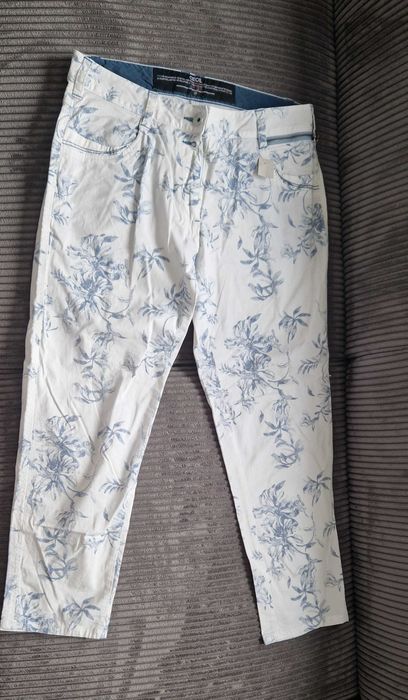 Donez blugi marimea 28 in stare excelenta