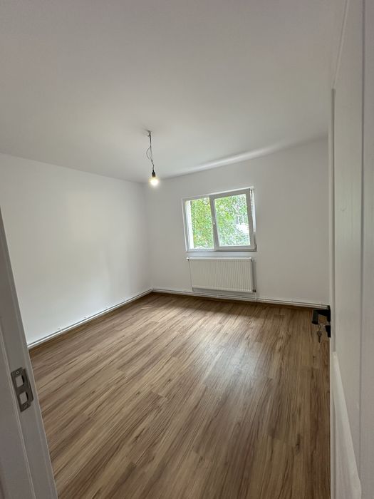Apartament 4 camere Dacia Etajul 1