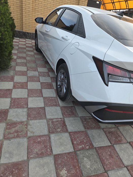 Автомобиль Hyundai Elantra 2024