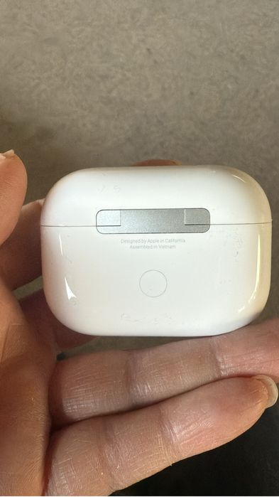 Продам AirPods орегинал .