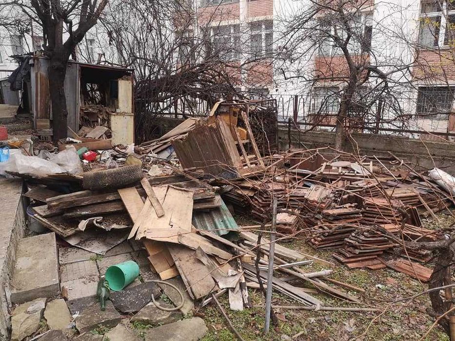 Почистване на дворове и запустели терени в София – бързо и изгодно