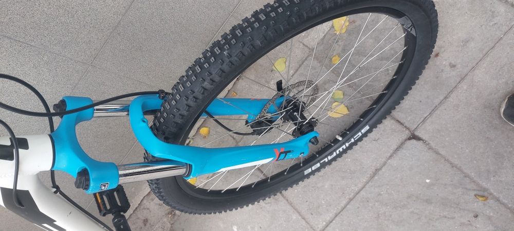 Продавам немски  алуминиев велосипед Cube 27,5цола,16 инча  рамка