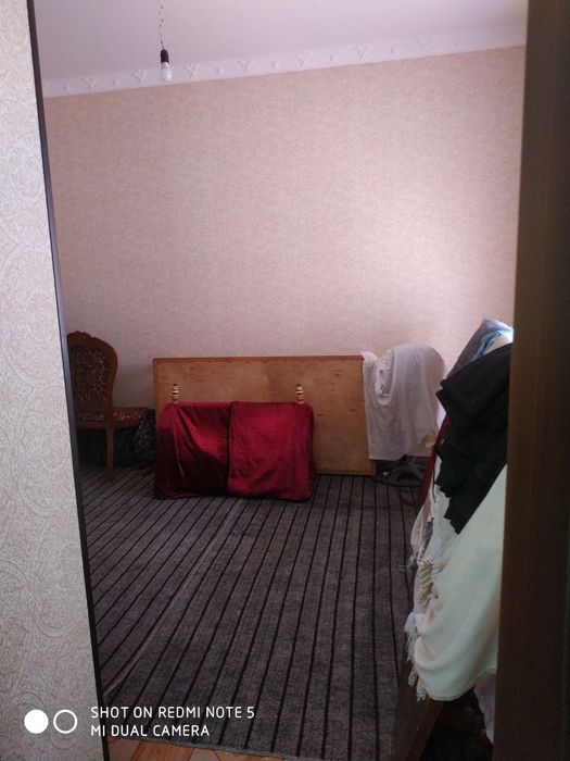 Uy 4,3 sotx sotiladi xamma sharoitlari bor gaz,svet,suv bor 4 xona