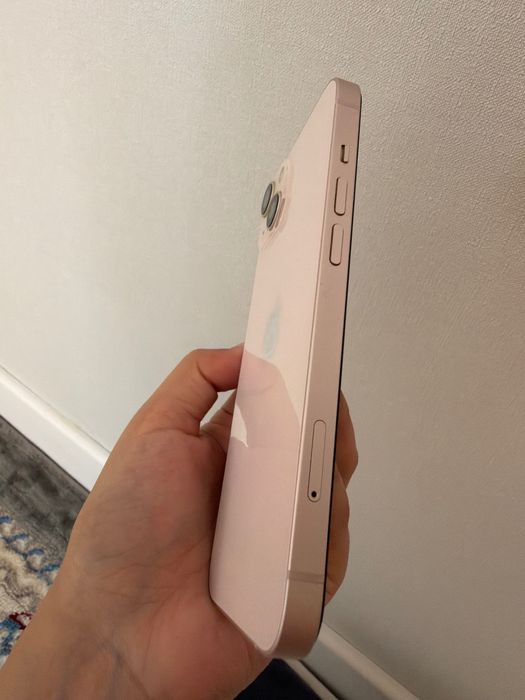 iPhone 13 розовый