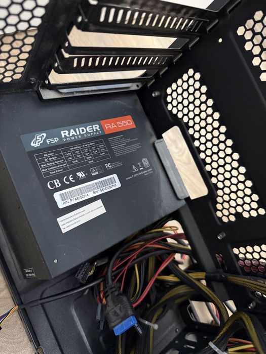 Carcasă Zalman Z3 Plus + sursă FSP Raider RA550 550W