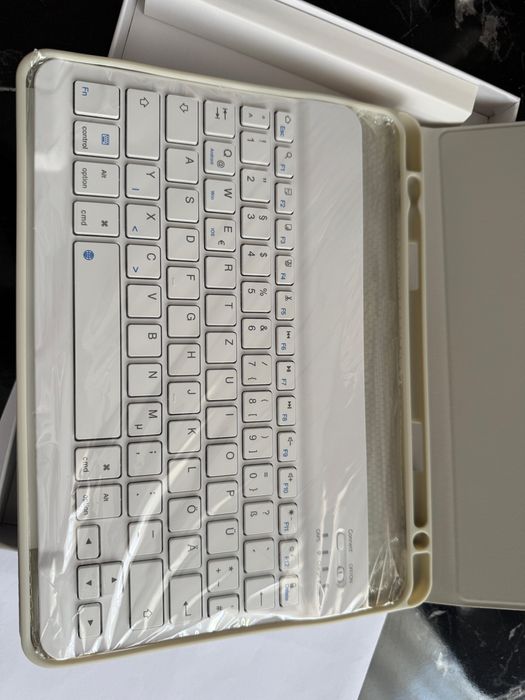 Husa cu tastatura iPad 11 Pro