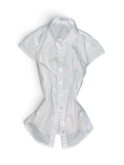 Cămașă albă slim-fit cu mânecă scurtă și talie marcată