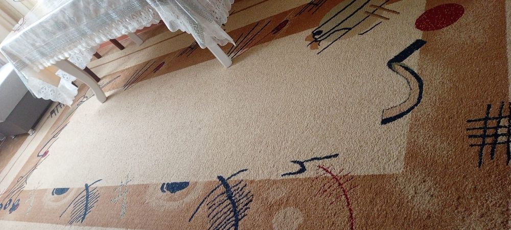 Ковёр 2 на 4 хороший 20000 тенге