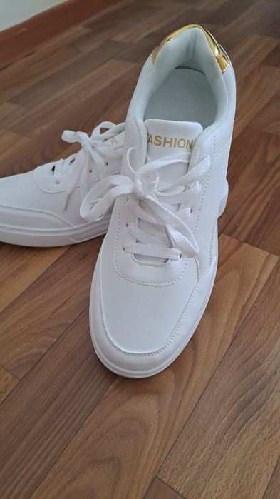 кроссовки женские