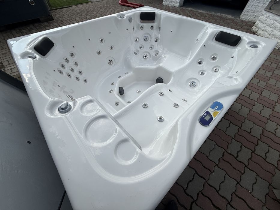 Jacuzzi Whirlpool 6 persoane spa cadă cu hidromasaj ciubăr piscină