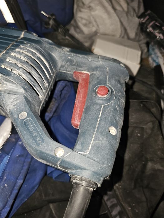 Штроборез почти новый Alteco