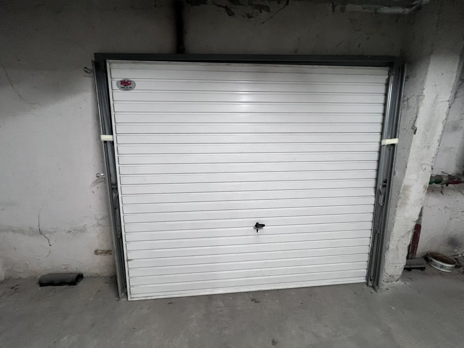 Гаражнa вратa махова