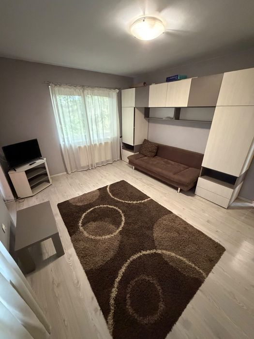 Închiriez apartament cu o camera