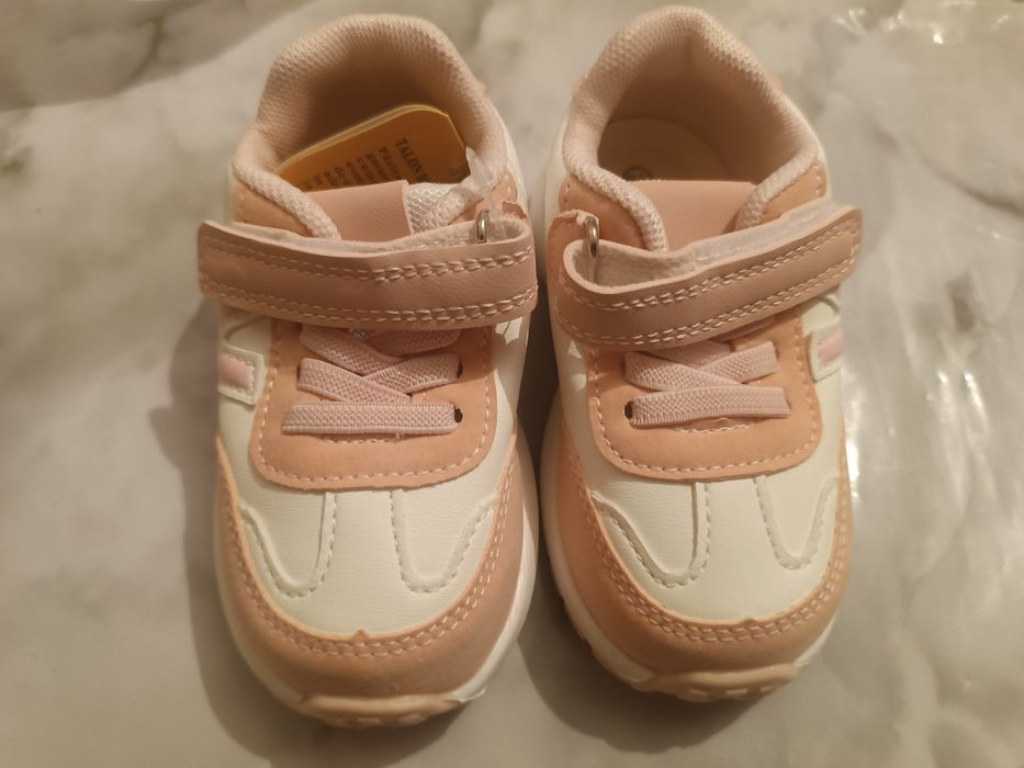 Детские кроссовки