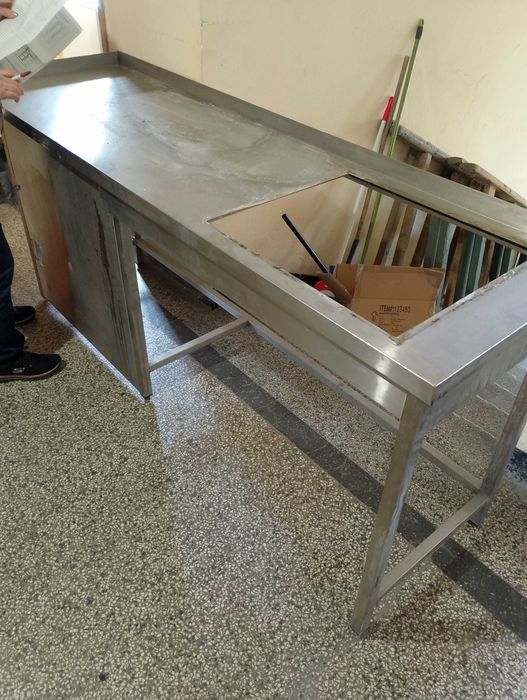 Маси с мивка и плотове от инокс