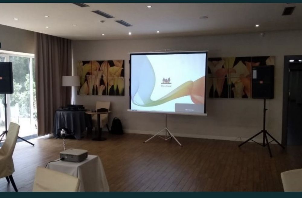 Аренда проектора с экраном