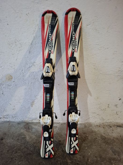 Vând schiuri pt copii tecno pro 90 cm