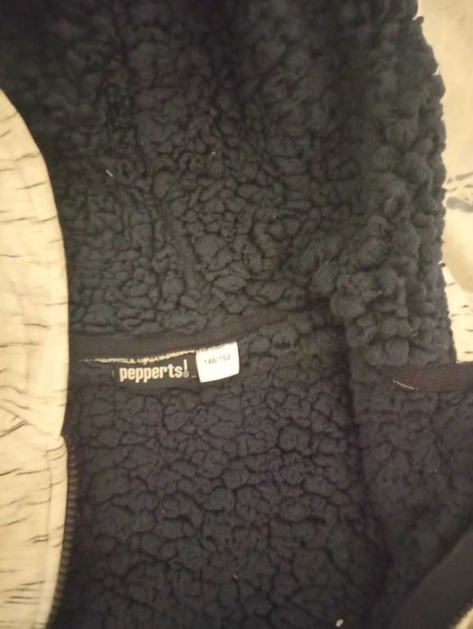 Продавам детско ватирано яке с качулка,размер 146/152-10 лв.