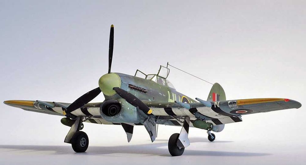 Сборная модель самолета Хо́кер Тайфун (1/48 Monogram)