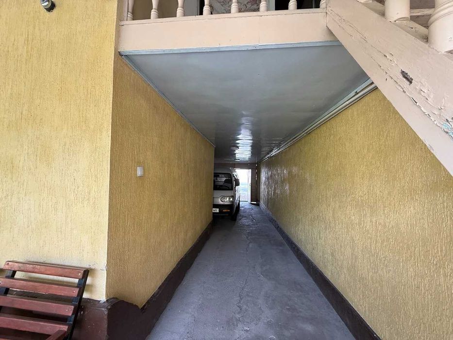 Yo'l yuzida yer hisobida hovli sotiladi