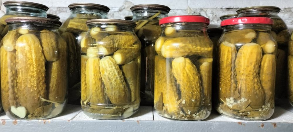 Домашние заготовки огурцов и томатов.