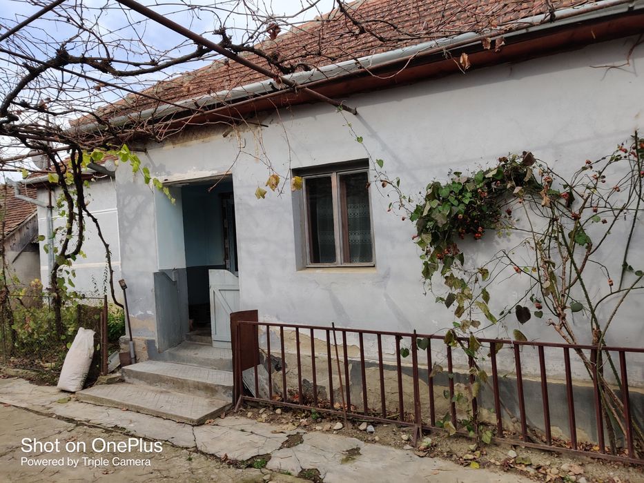 Vând sau schimb Casa cărămidă și dependințe Husasău de Tinca