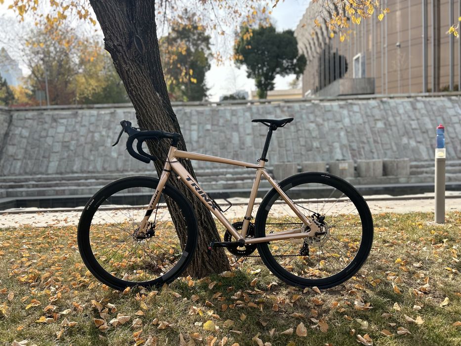 Шоссейный велосипед trinx tempo 2.0